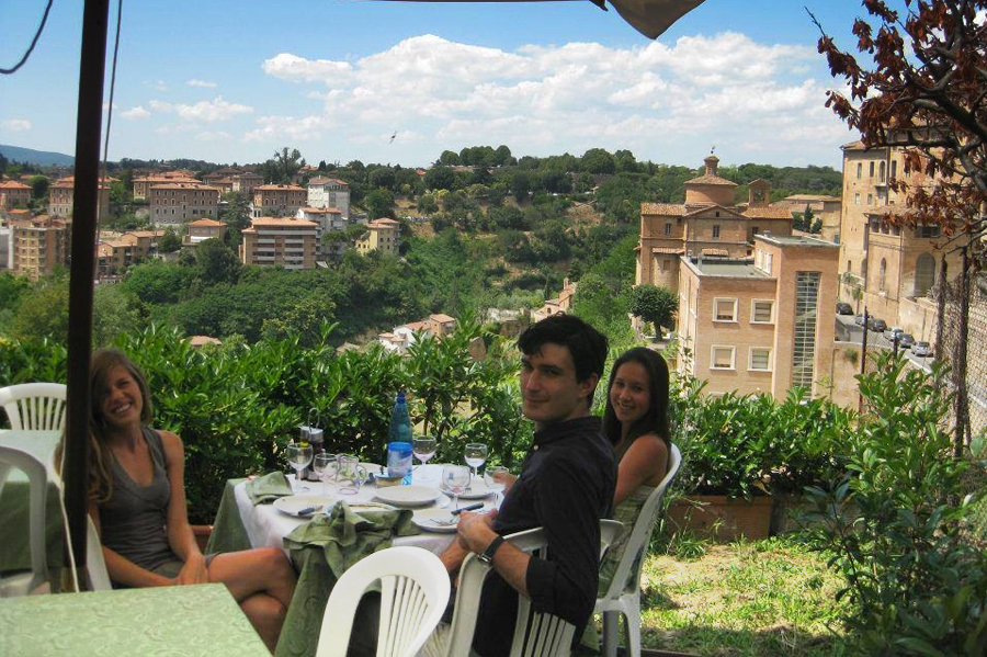 Students having lunch in Siena